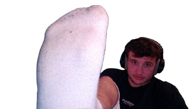 Herxing avec son casque, une chaussette tendue vers la caméra au premier plan.